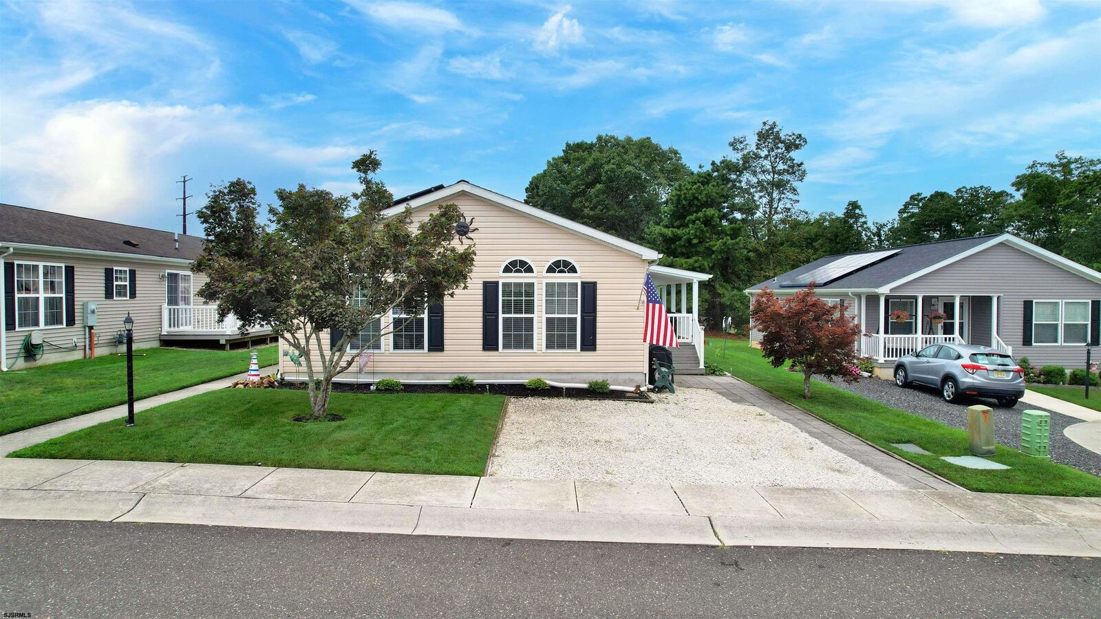 Property Photo: 1 Walnut Ct NJ 08330