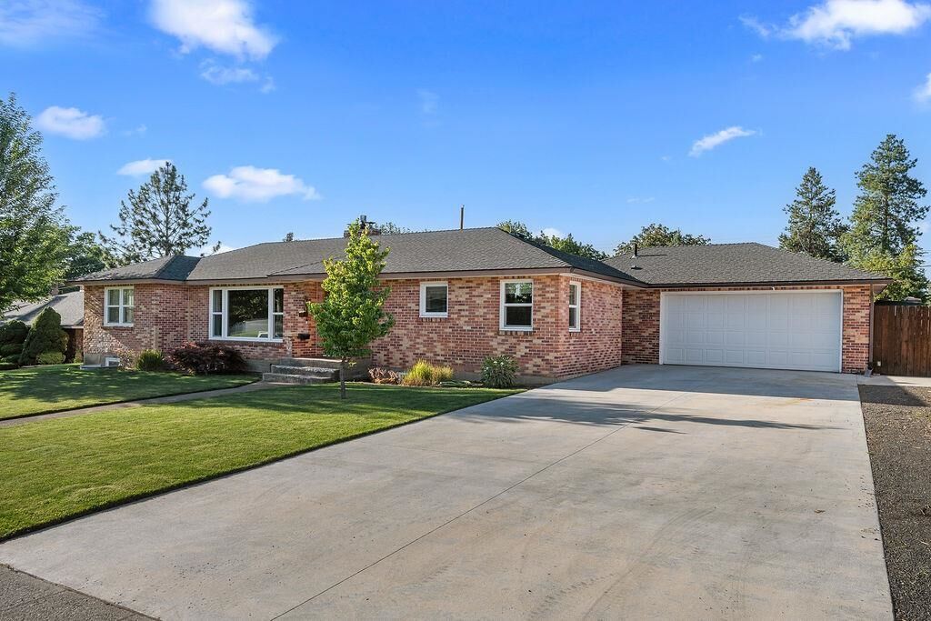 Property Photo: 2416 W Providence Ave WA 99205