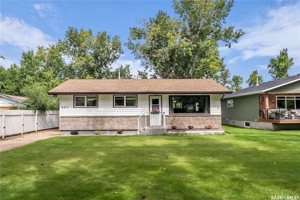 Property Photo:  227 2nd Avenue  SK S0H 3P0 