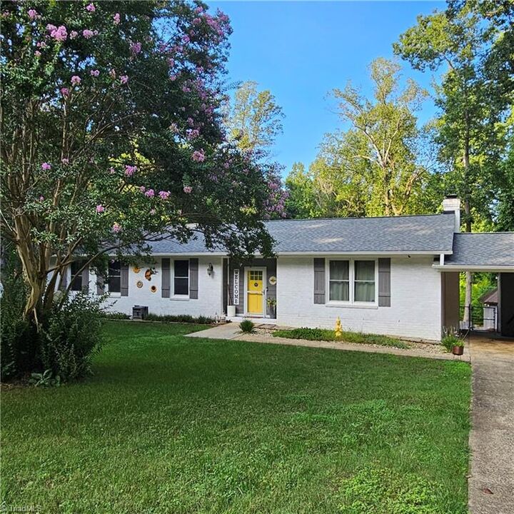 Property Photo: 2909 Charolais Drive NC 27406