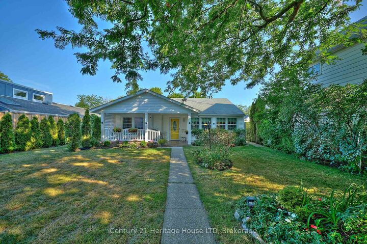 Property Photo:  662 Lakeshore Road W  ON L2A 1B9 