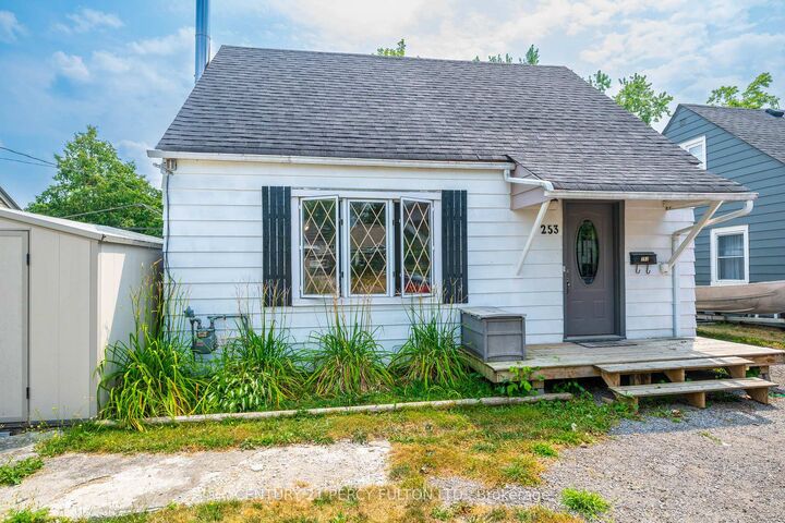 Photo de la propriété:  253 Princess Elizabeth Crescent  ON K9V 1P2 