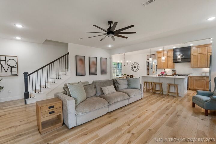 Property Photo:  523 W Detroit Street  OK 74012 