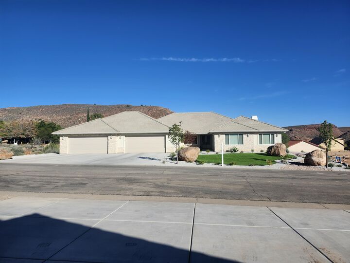 Property Photo: 230 Boulder Way UT 84746