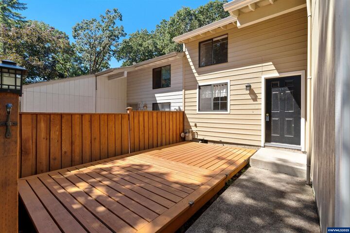 Property Photo:  2948 NW 13th Pl  OR 97330 