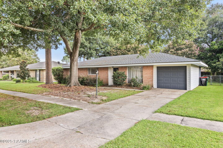 Property Photo: 605 Dutton Drive LA 70503