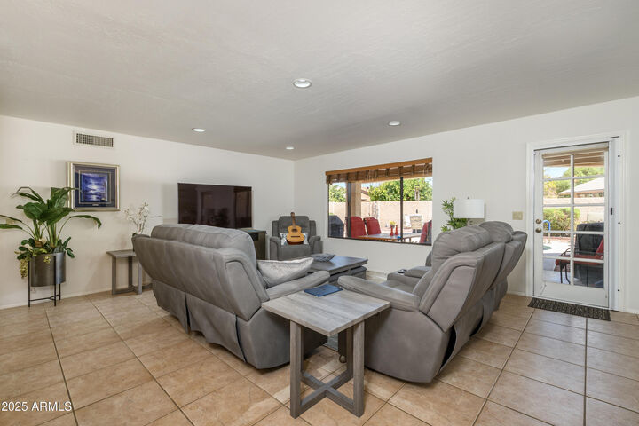 Property Photo: 9238 W Taro Lane AZ 85382