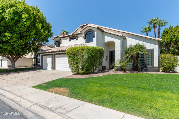 Property Photo:  814 S Copper Key Court  AZ 85233 