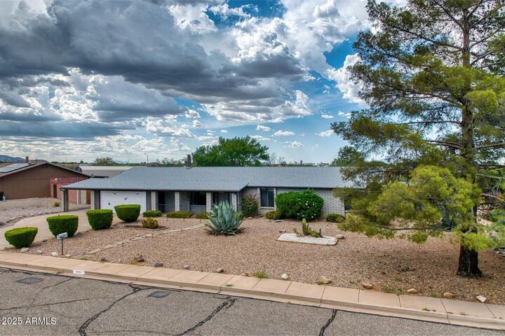 Property Photo: 2011 E Foothills Drive AZ 85635