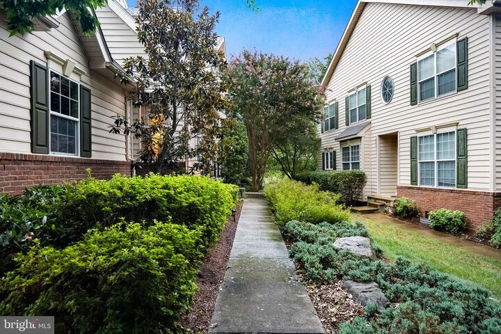 Property Photo: 43262 Baltusrol Terrace VA 20147