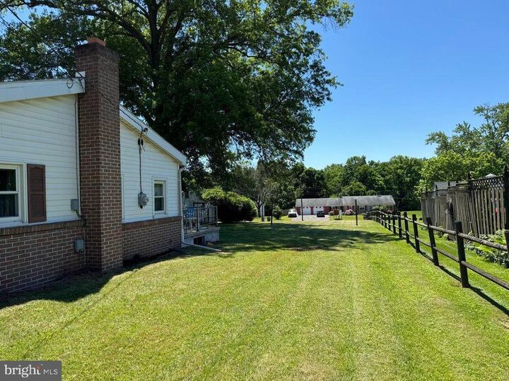 Property Photo:  