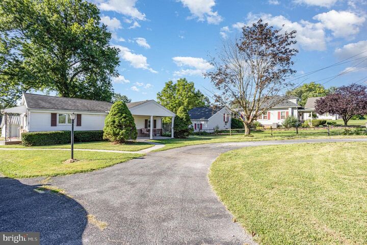 Property Photo:  1636 E Canal Road  PA 17315 