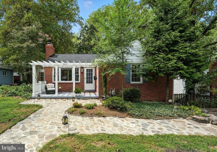 624 S Quincy Street  Arlington VA 22204 photo
