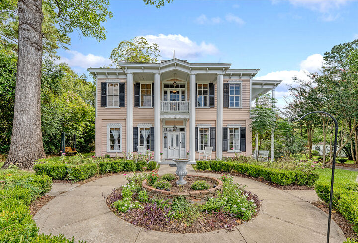 Property Photo: 301 E Richardson Avenue SC 29483