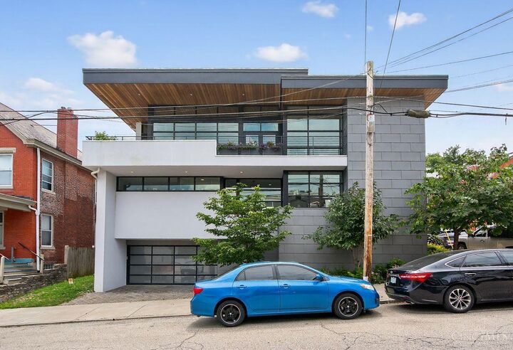 981 Hatch Street  Cincinnati OH 45202 photo