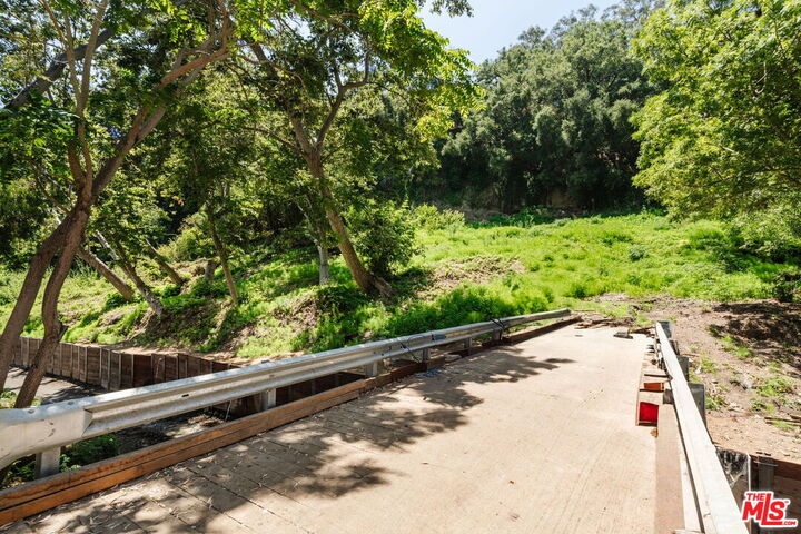 Property Photo:  639 Hightree Rd  CA 90402 