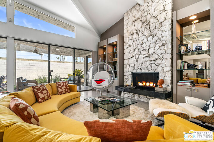 Property Photo: 1404 E Sierra Way CA 92264
