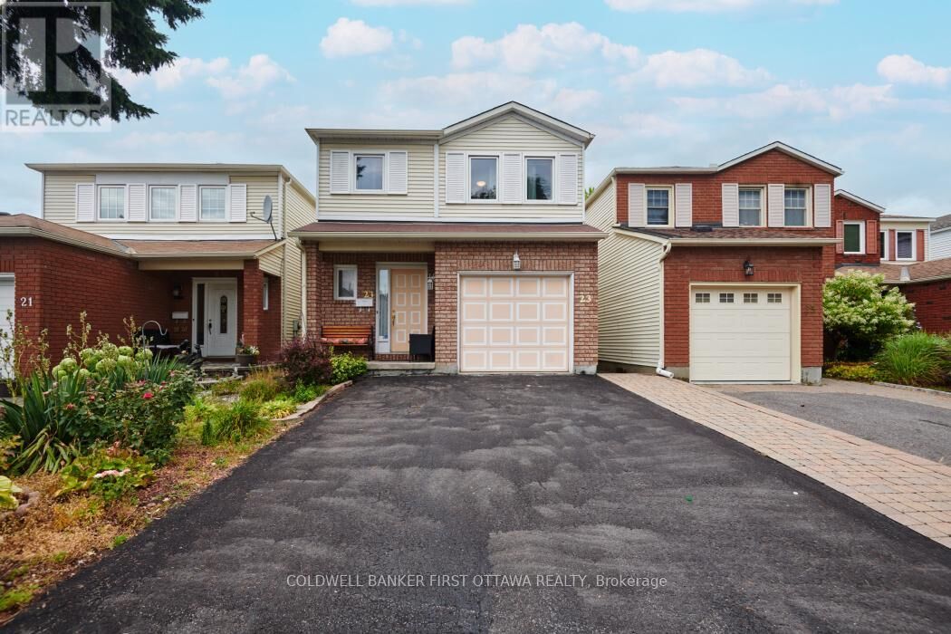 Photo de la propriété:  23 South Manju Street  ON K1G 4T9 