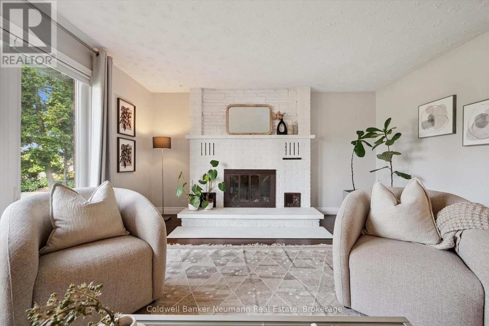 Property Photo: 251 Metcalfe Street ON N1E 4Y8