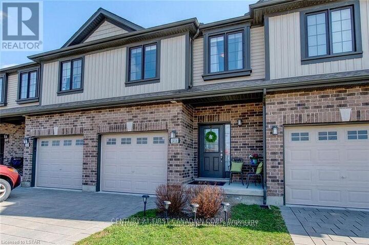 1016 Oakcrossing Gate 34  London North (North M) ON N6G 0H1 photo