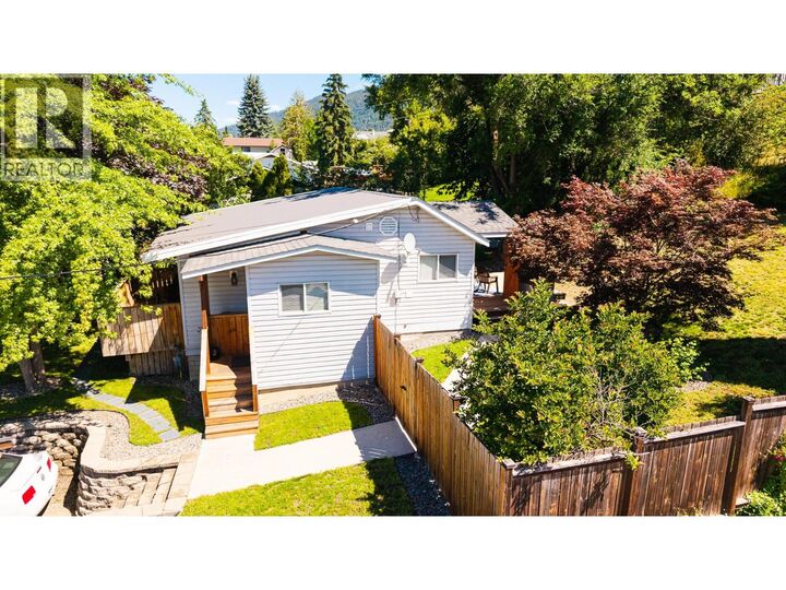 Property Photo:  606 6th Avenue South  BC V0B 1G3 
