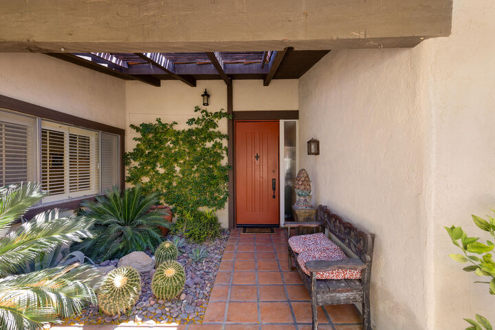 Property Photo: 40162 Vía Del Oro CA 92270