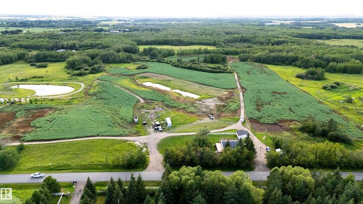 Property Photo: 52028 Range Rd 231 AB T8B 1A3
