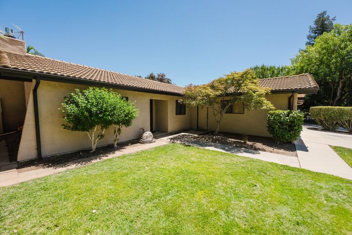 Property Photo:  380 N Shirley Avenue  CA 93727 