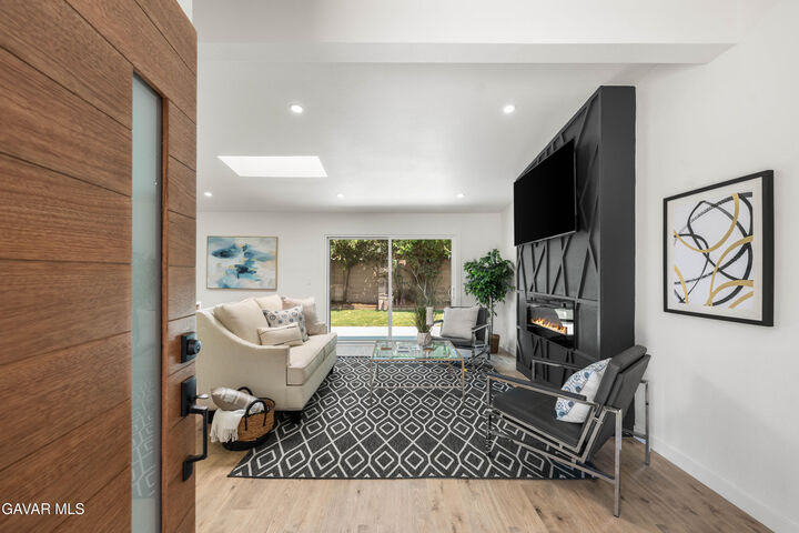 Property Photo: 11327 Blythe Street CA 91352