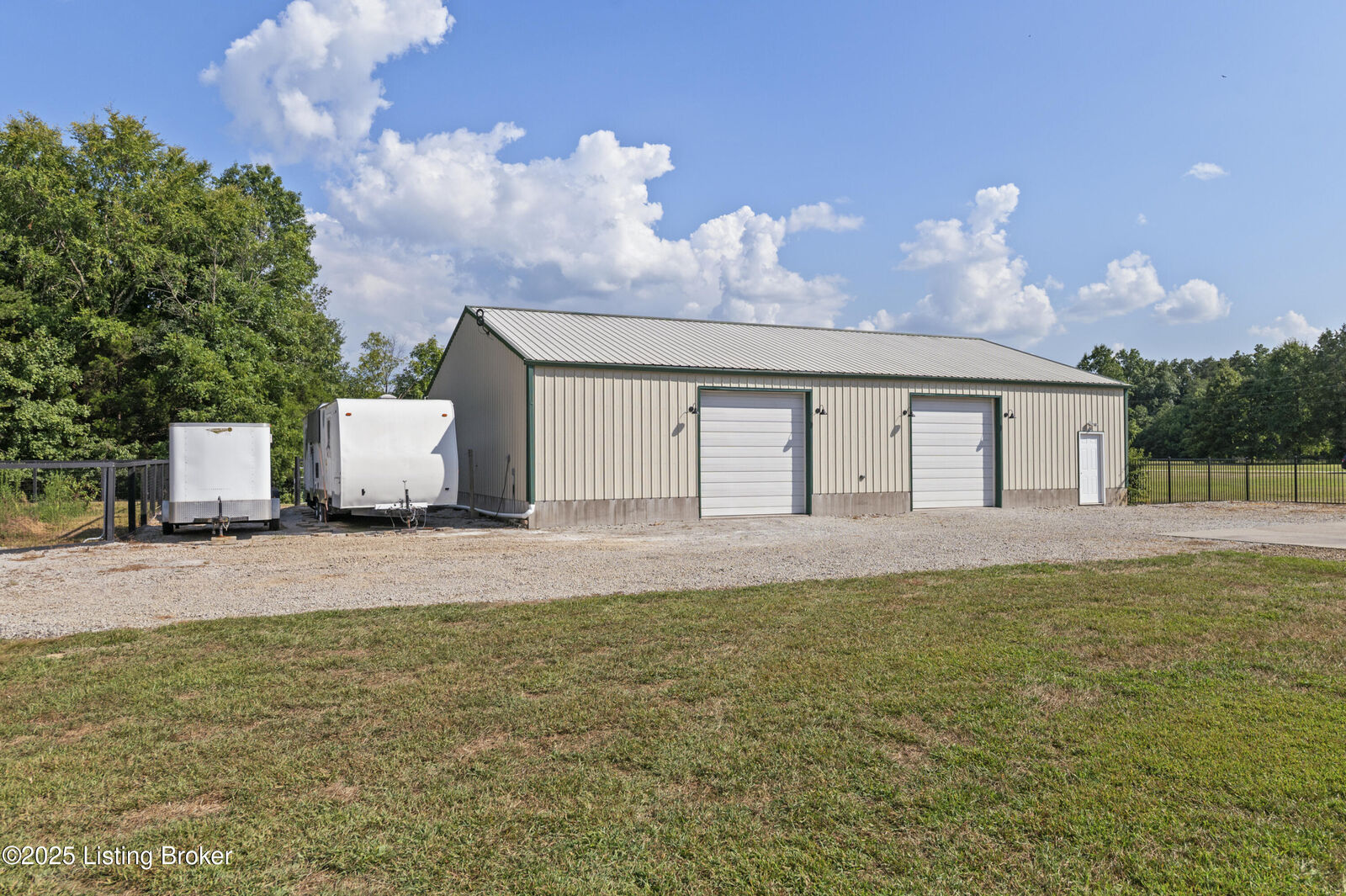 Property Photo:  582 Shulthise Ln  KY 40165 