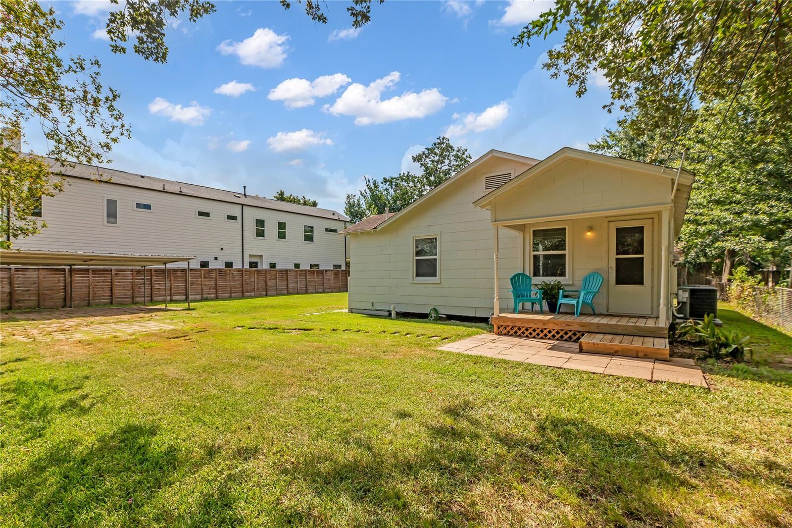 Property Photo:  807 1/2 Fisher Street  TX 77018 