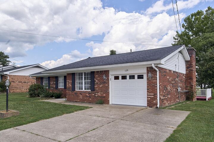 Property Photo: 125 Woodland Forest WY 25213