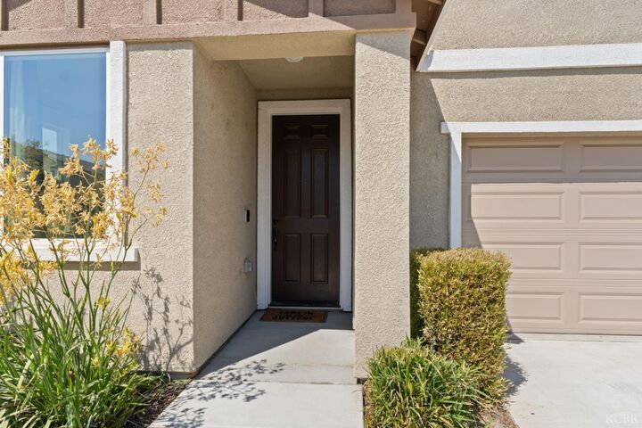 Property Photo: 2233 S Aubree Street CA 93292