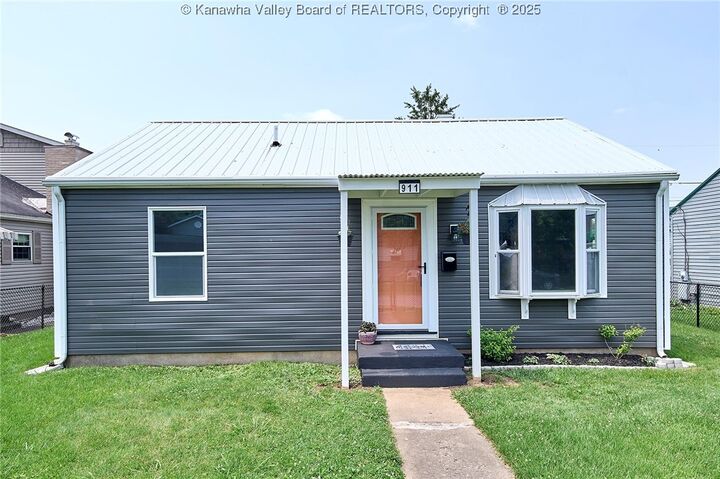 911 Dupont Avenue  Nitro WV 25143 photo