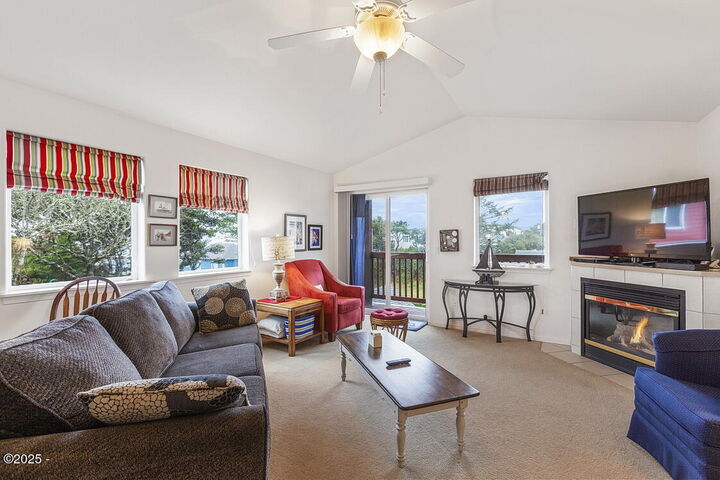 Property Photo: 1284 NW 15th Street OR 97367