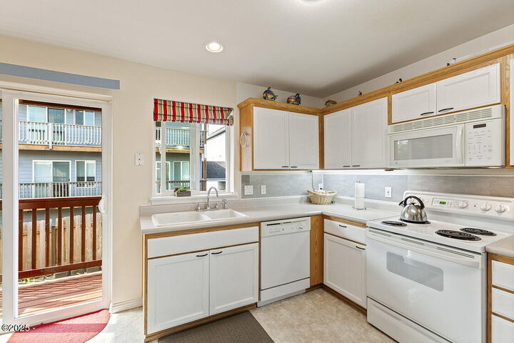 Property Photo: 1284 NW 15th Street OR 97367