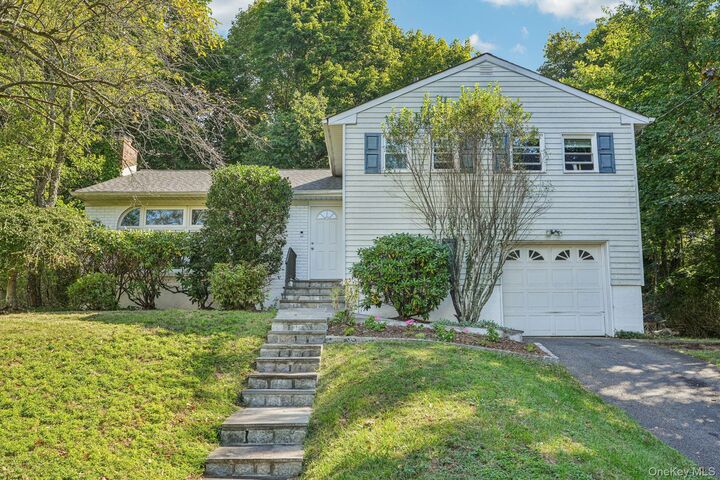 Property Photo:  6 Leawood Drive  NY 10562 