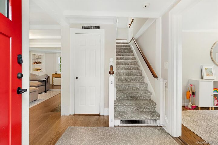 Property Photo:  4 Oak Hill Road  NY 10514 
