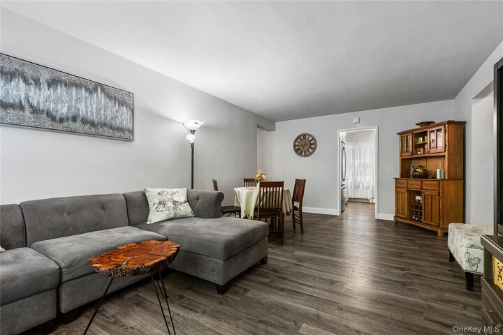 Property Photo: 121 N Broadway Avenue 21E NY 10603