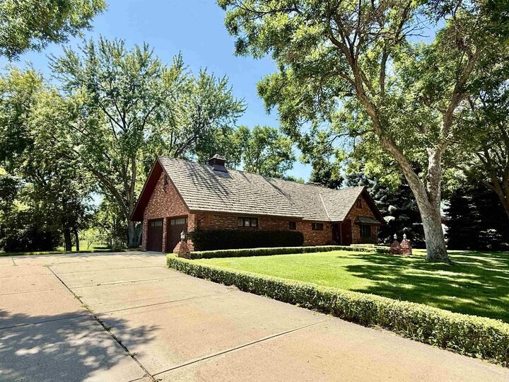 Property Photo:  2210 W Leota St  NE 69101 