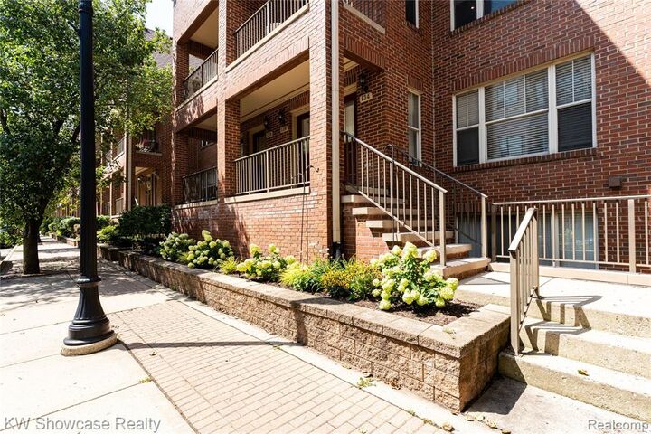 Property Photo:  138 Tiffany Lane  MI 48067 3272 