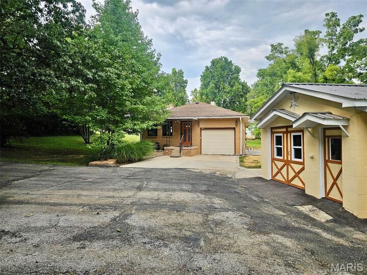 Property Photo:  132 Edding Lane  IL 62208 