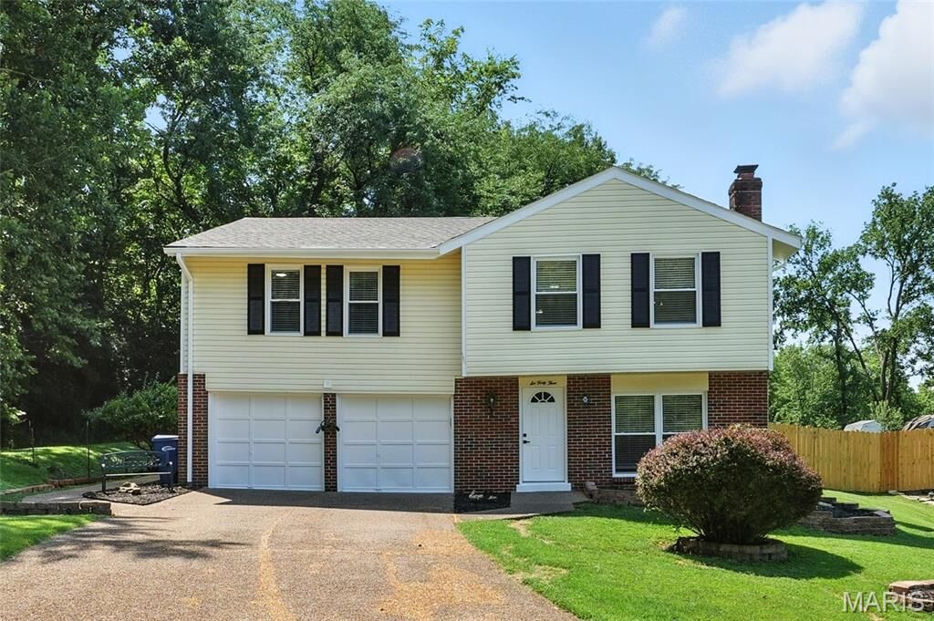 Property Photo: 643 Greenwillow Court MO 63026