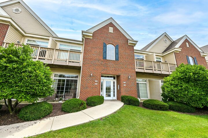 Property Photo:  2535 W Colonial Woods Dr  WI 53154 