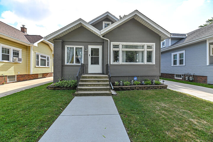 1009 Monroe Ave  Racine WI 53405 photo
