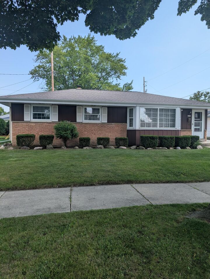 6570 W Dodge Pl  Milwaukee WI 53220 photo