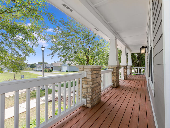 Property Photo:  155 Gillett Street  IL 60554 