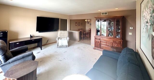 Property Photo: 1365 Ashland Avenue 604 IL 60016