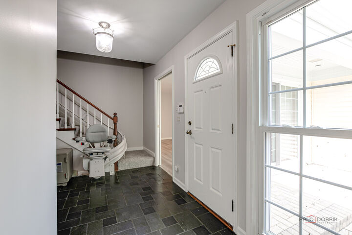 Property Photo: 9 Court Of Lagoon View IL 60062