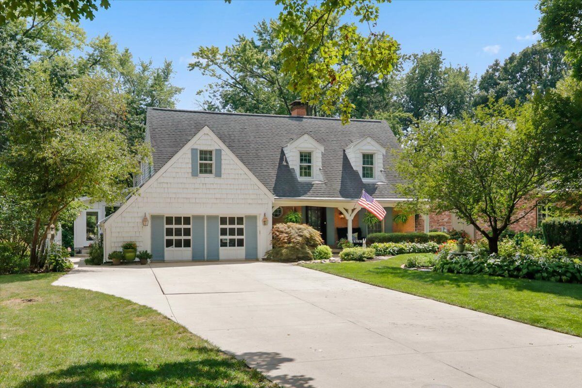 Property Photo: 17 Sunset Road IL 61701